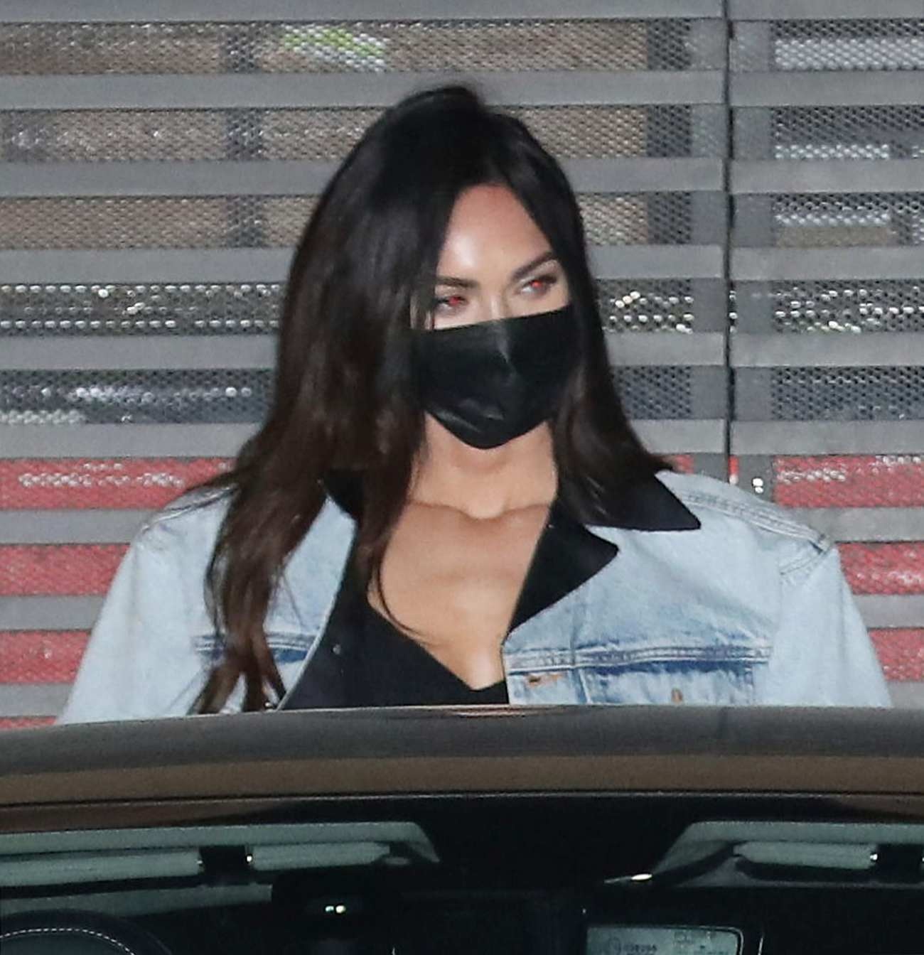 Machine_Gun_Kelly___Megan_Fox_-_seen_leaving_dinner_with_friends_at_Nobu_in_Malibu2C_California__03012021_06.jpg
