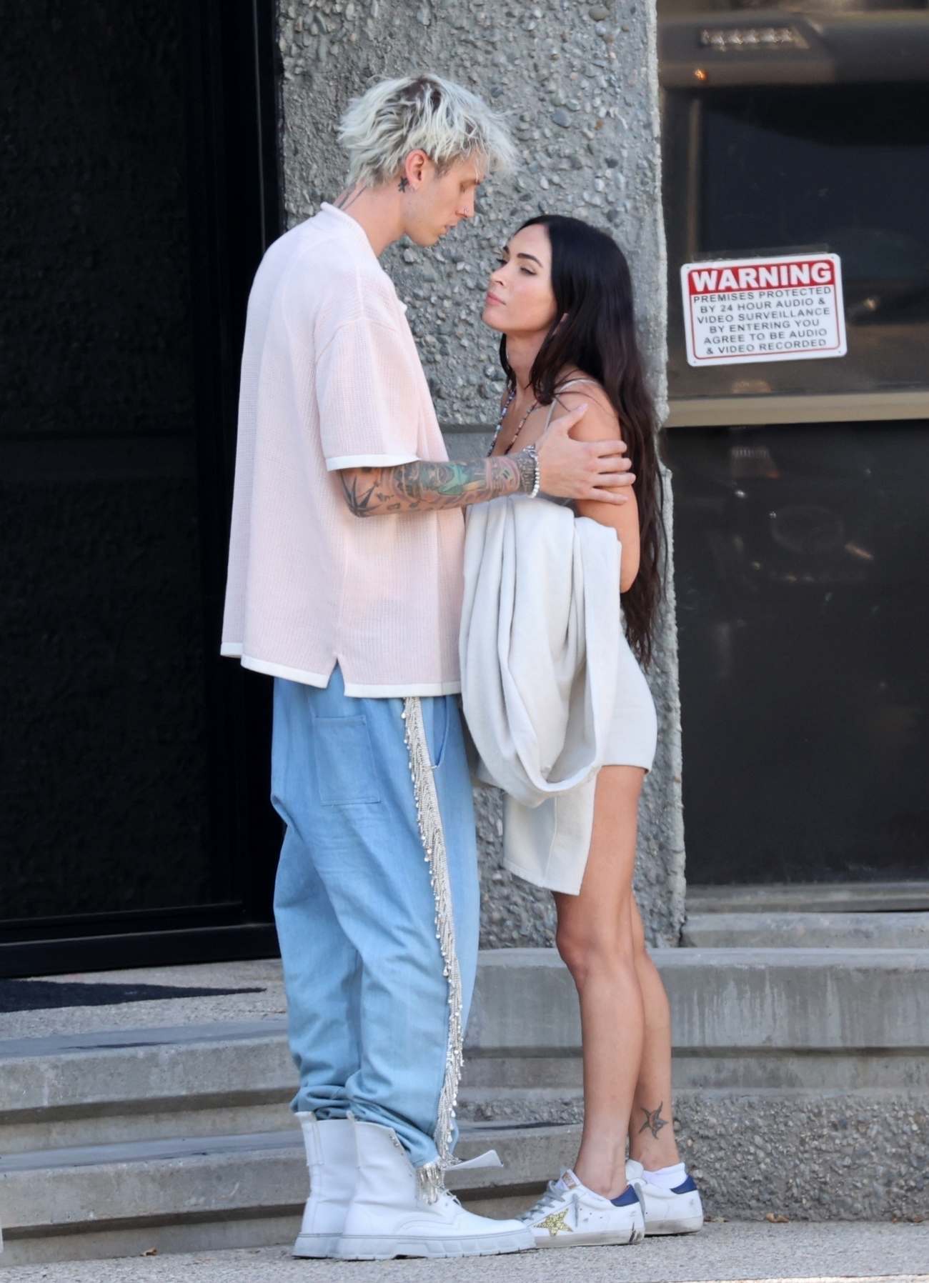 Machine_Gun_Kelly___Megan_Fox_-_spotted_out___about_together_in_Los_Angeles2C_California__06012021_03.jpg