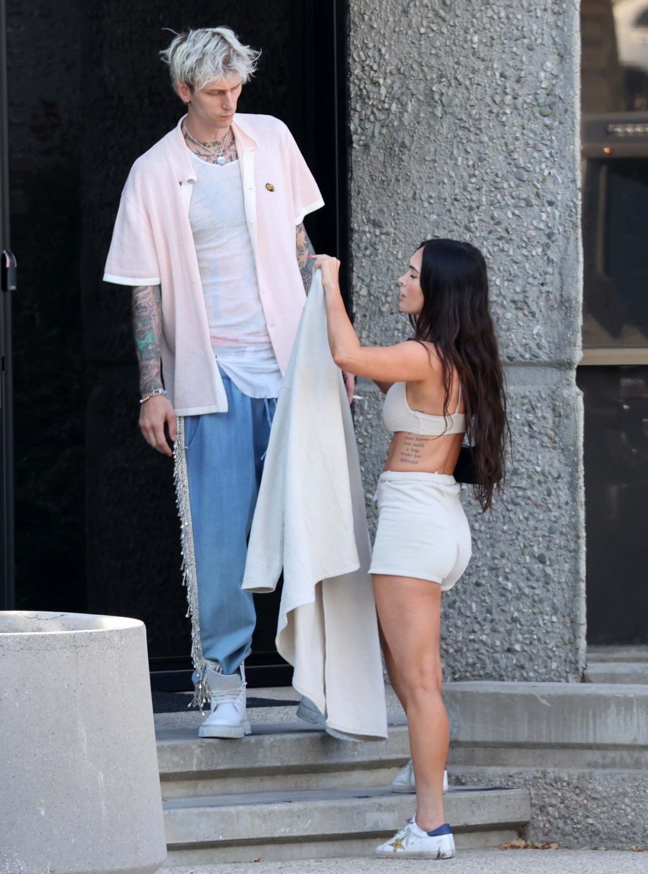 Machine_Gun_Kelly___Megan_Fox_-_spotted_out___about_together_in_Los_Angeles2C_California__06012021_05.jpg