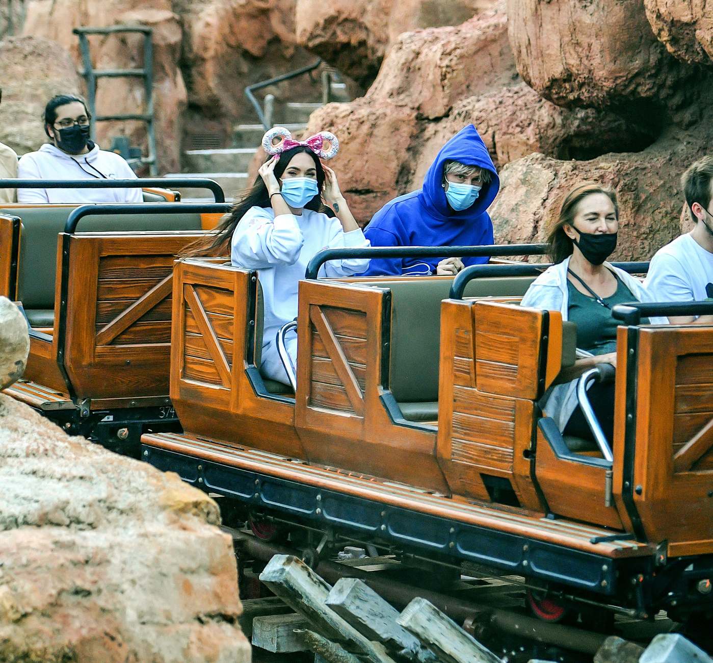 Megan_Fox_-_Spends_the_day_with_friends_and_family_at_Disneyland_in_Anaheim2C_CA_June_32C_2021_03.jpg