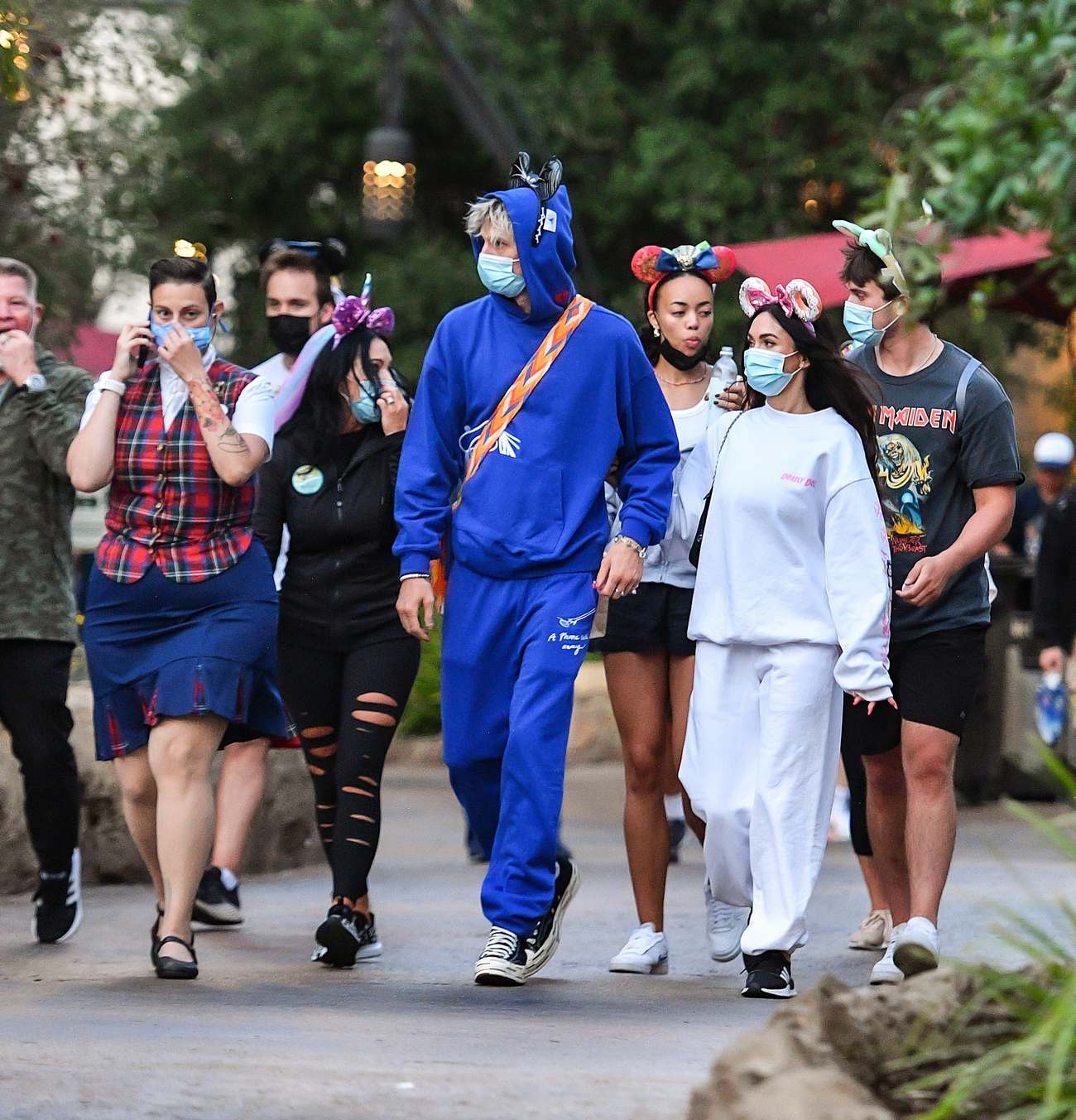 Megan_Fox_-_Spends_the_day_with_friends_and_family_at_Disneyland_in_Anaheim2C_CA_June_32C_2021_08.jpg