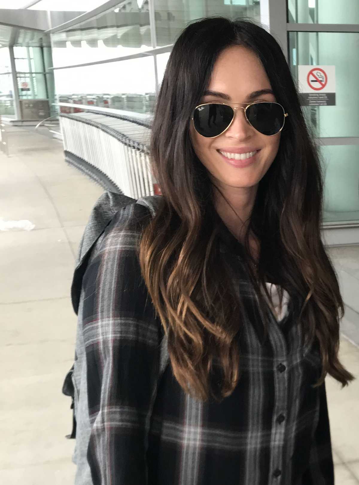 Megan_Fox_-_flys_out_of_Toronto_after_finishing_filming_Big_Gold_Brick_05312019-06.jpg