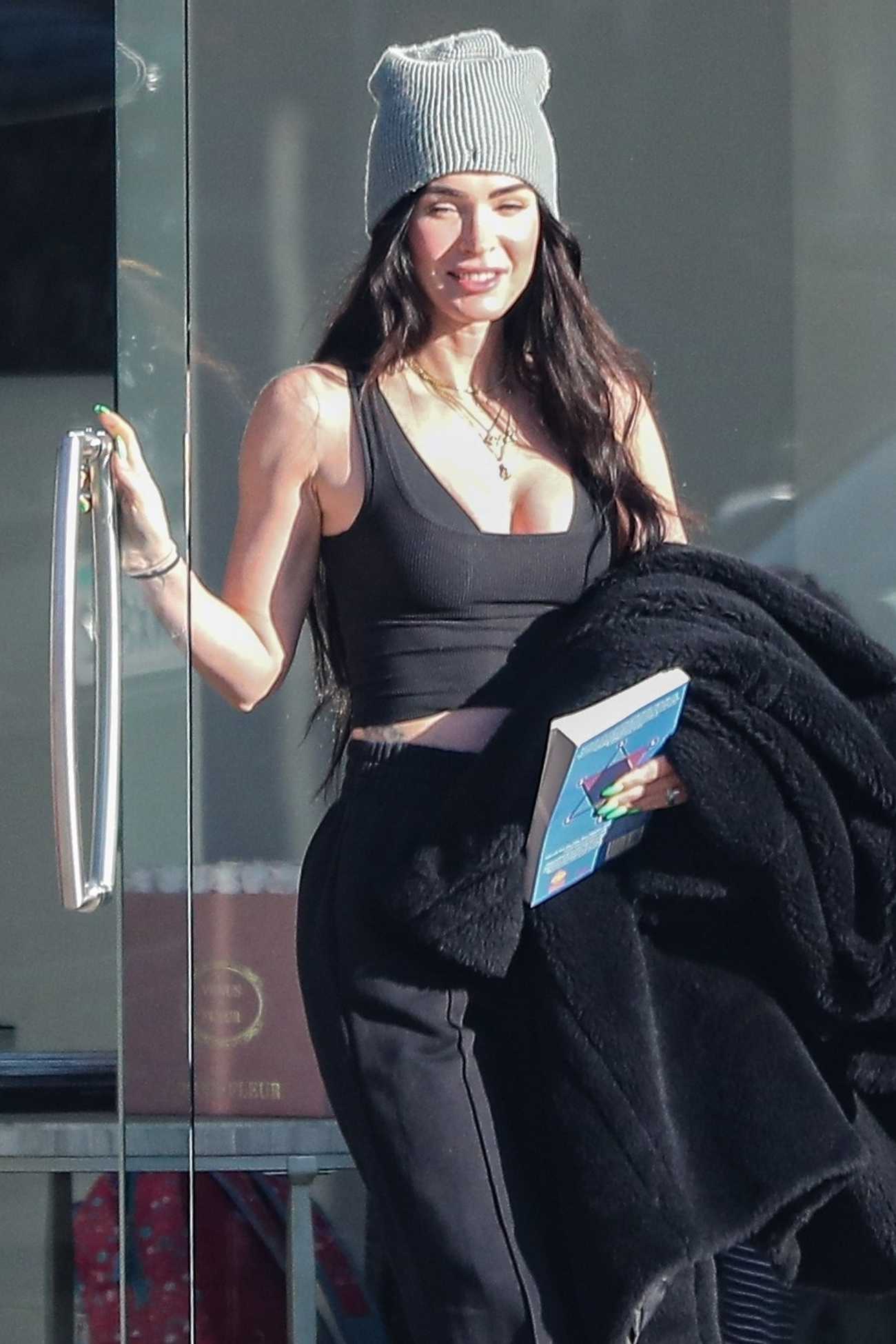 Megan_Fox_-_spotted_leaving_Elite_Aesthetics_medical_spa_in_Los_Angeles2C_California__0217202200003.jpg