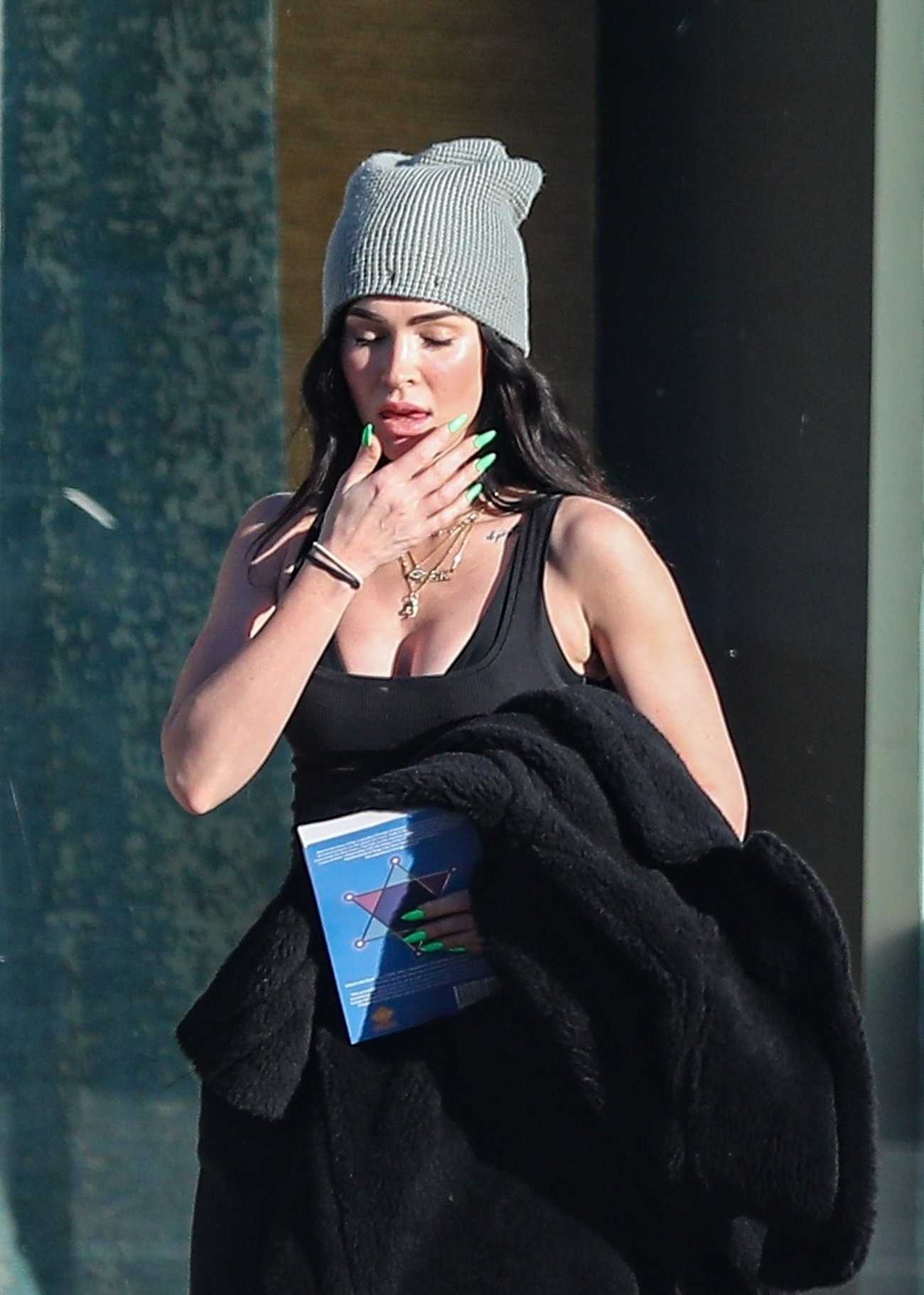 Megan_Fox_-_spotted_leaving_Elite_Aesthetics_medical_spa_in_Los_Angeles2C_California__0217202200006.jpg
