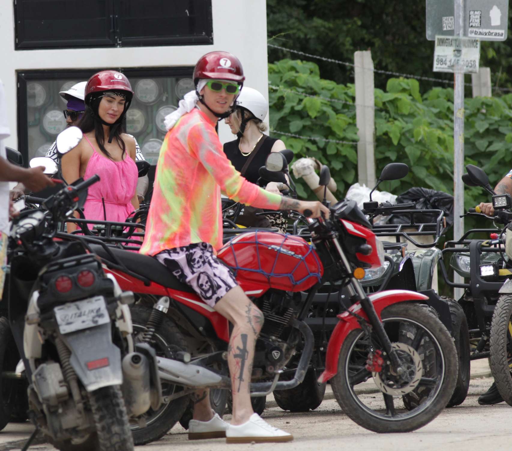 Megan_Fox___Out_and_about_in_Mexico_16th_November_202107.jpg