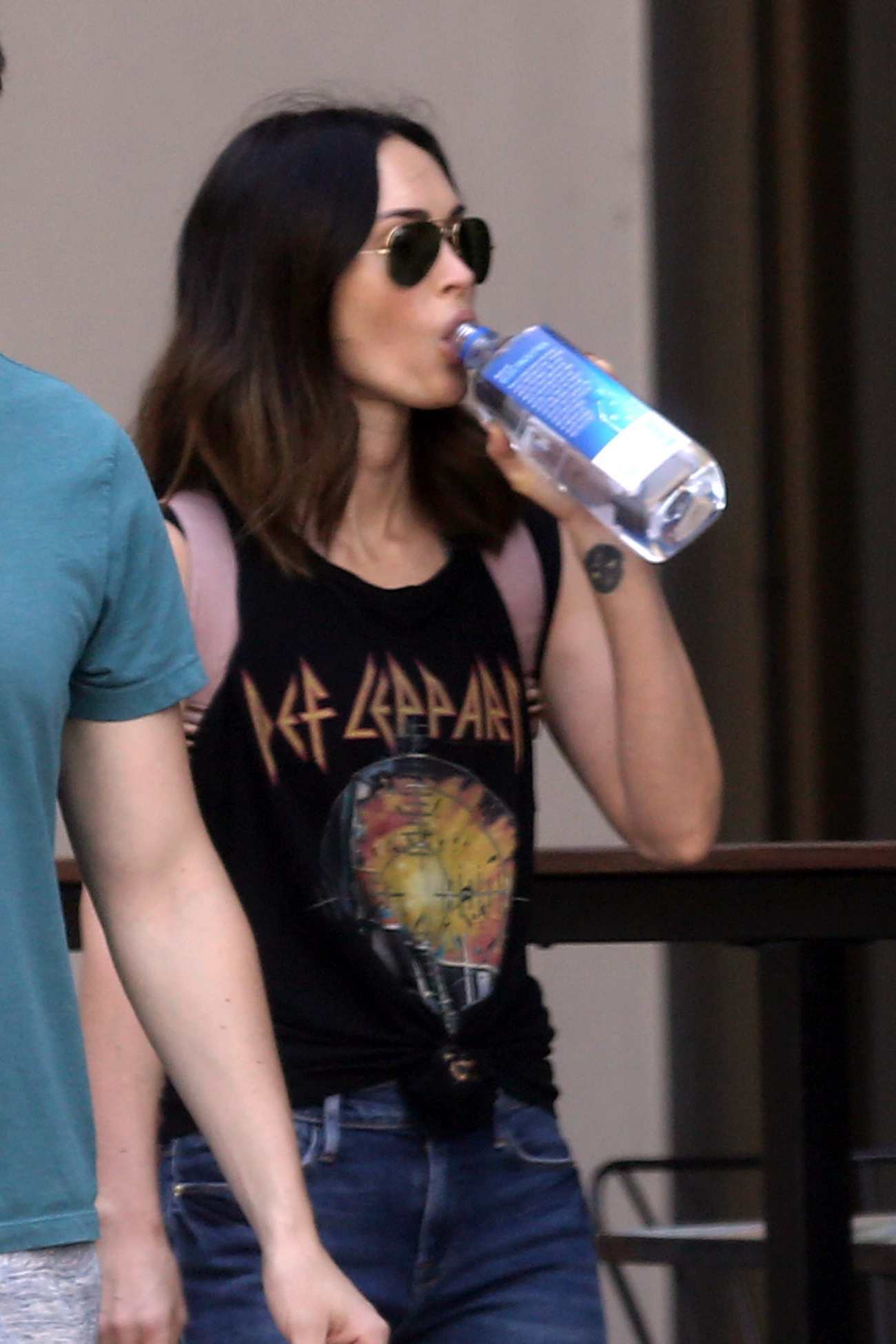 Megan_Fox_enjoys_a_day_out_at_The_Audubon_Aquarium_of_the_Americas_with_her_friends_in_Louisiana_-_May_900005.jpg