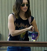 Megan_Fox_enjoys_a_day_out_at_The_Audubon_Aquarium_of_the_Americas_with_her_friends_in_Louisiana_-_May_900004.jpg