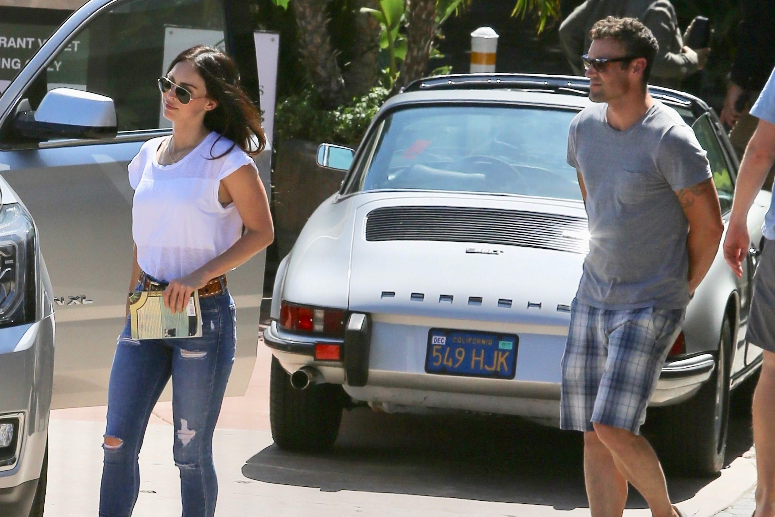 Megan_Fox_-_lunch_with_Brian_Austin_Green_at_Geoffrey_s2C_Malibu2C_CA2C_08082017-08.jpg