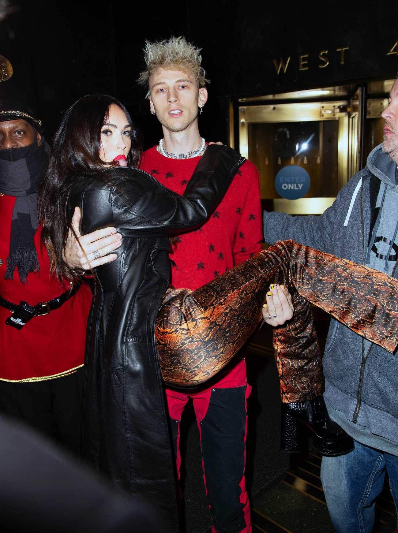 At_the_Rockefeller_Center_with_Machine_Gun_Kelly__in_New_York_City_January_302C_2021_13.jpg