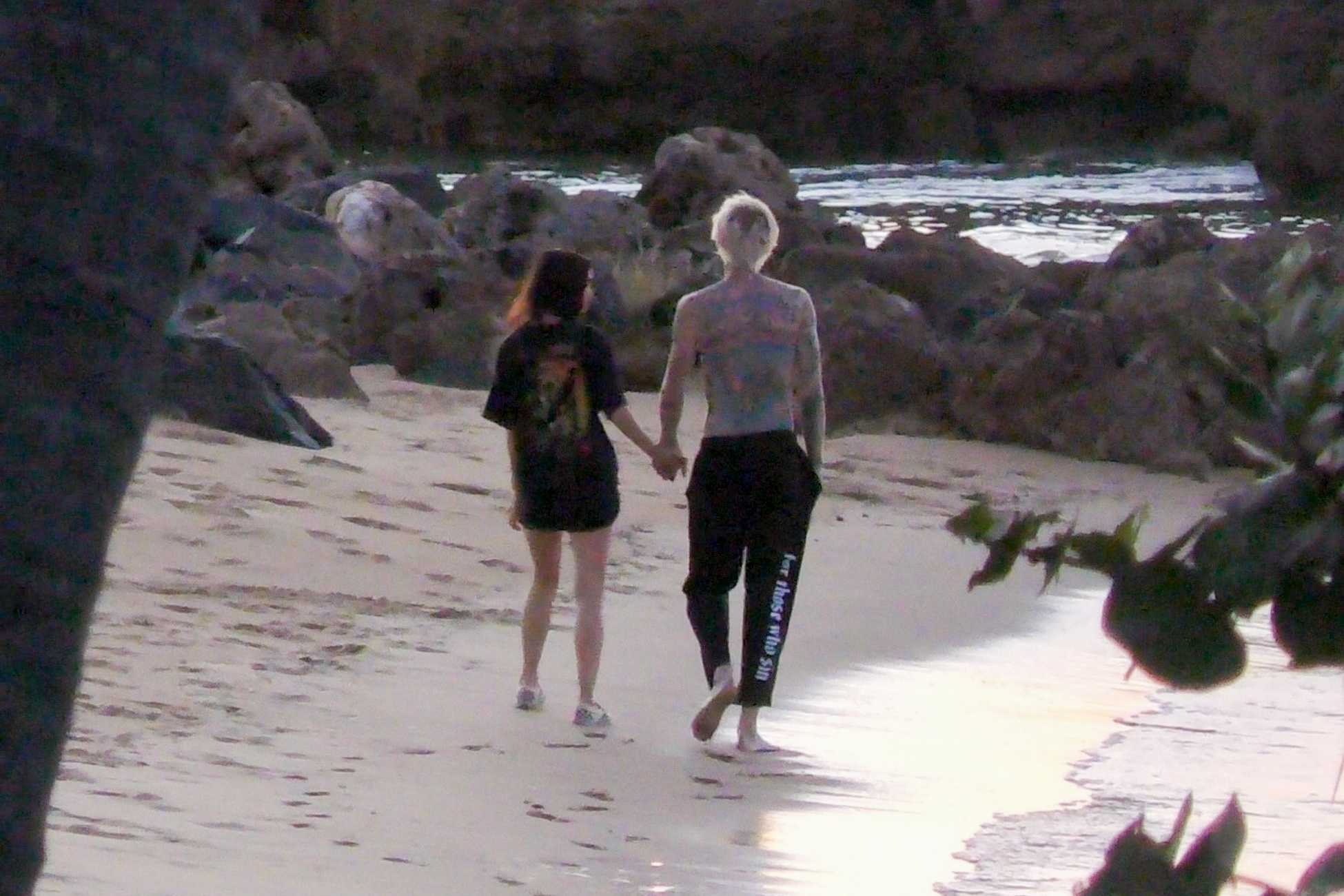 Machine_Gun_Kelly___Megan_Fox_-_On_the_beach_in_San_Juan2C_Puerto_Rico_07242020-02.jpg