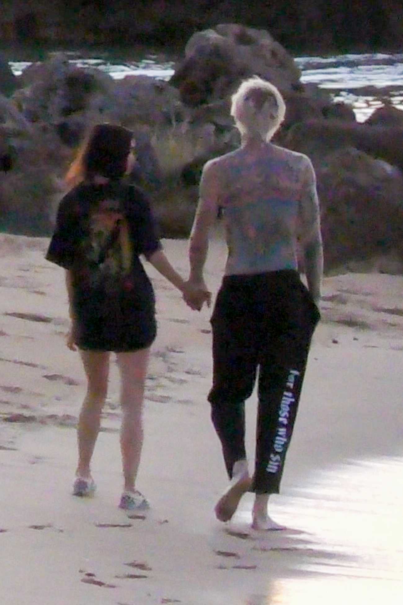 Machine_Gun_Kelly___Megan_Fox_-_On_the_beach_in_San_Juan2C_Puerto_Rico_07242020-08.jpg
