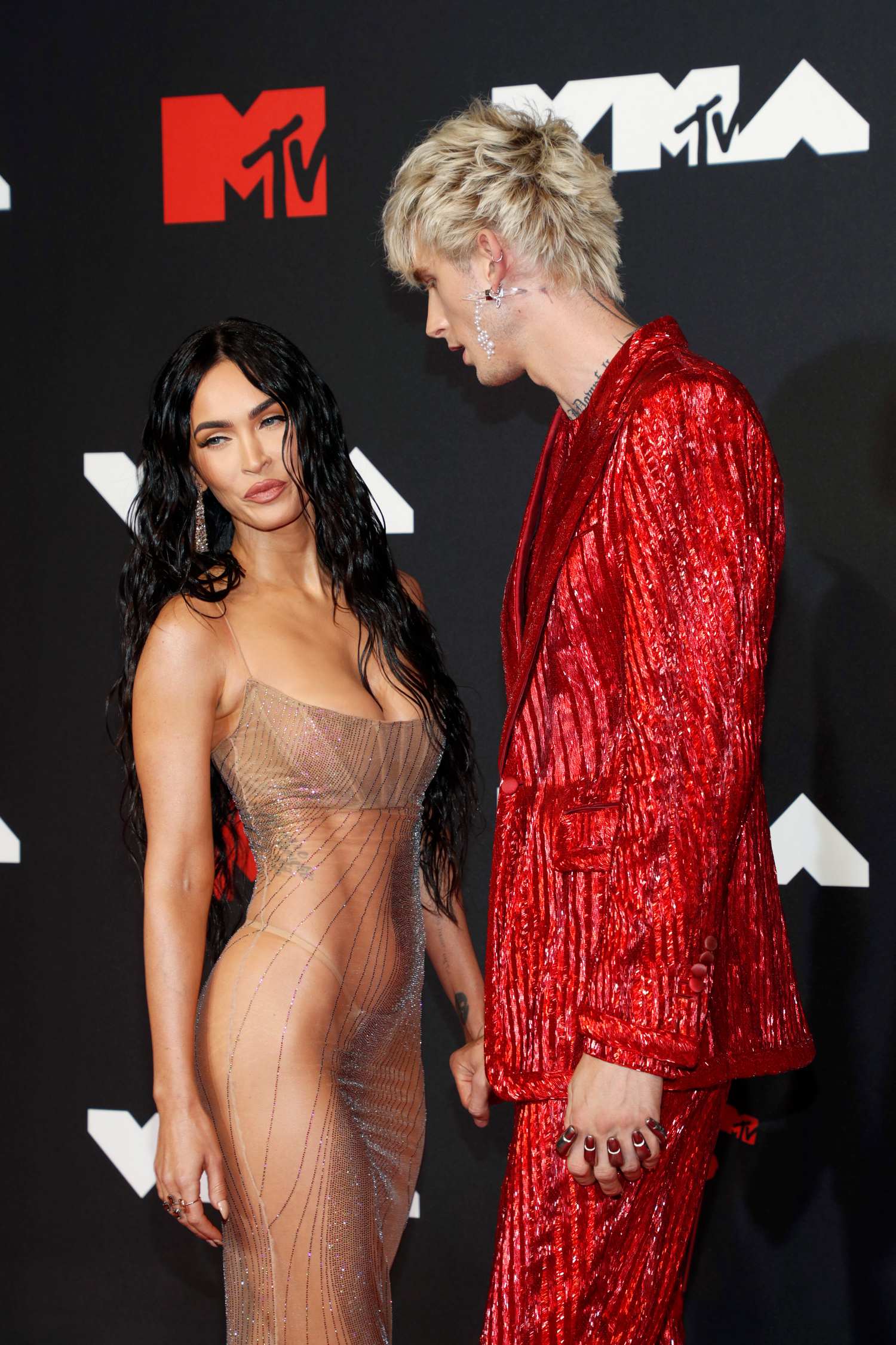 Megan_Fox_-_2021_MTV_Video_music_Awards_in_Brooklyn2C_New_York_September_122C_2021_00058.jpg