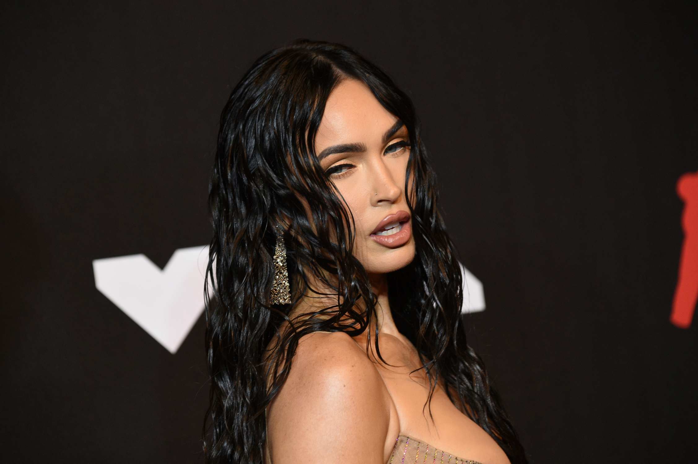 Megan_Fox_-_2021_MTV_Video_music_Awards_in_Brooklyn2C_New_York_September_122C_2021_00076.jpg