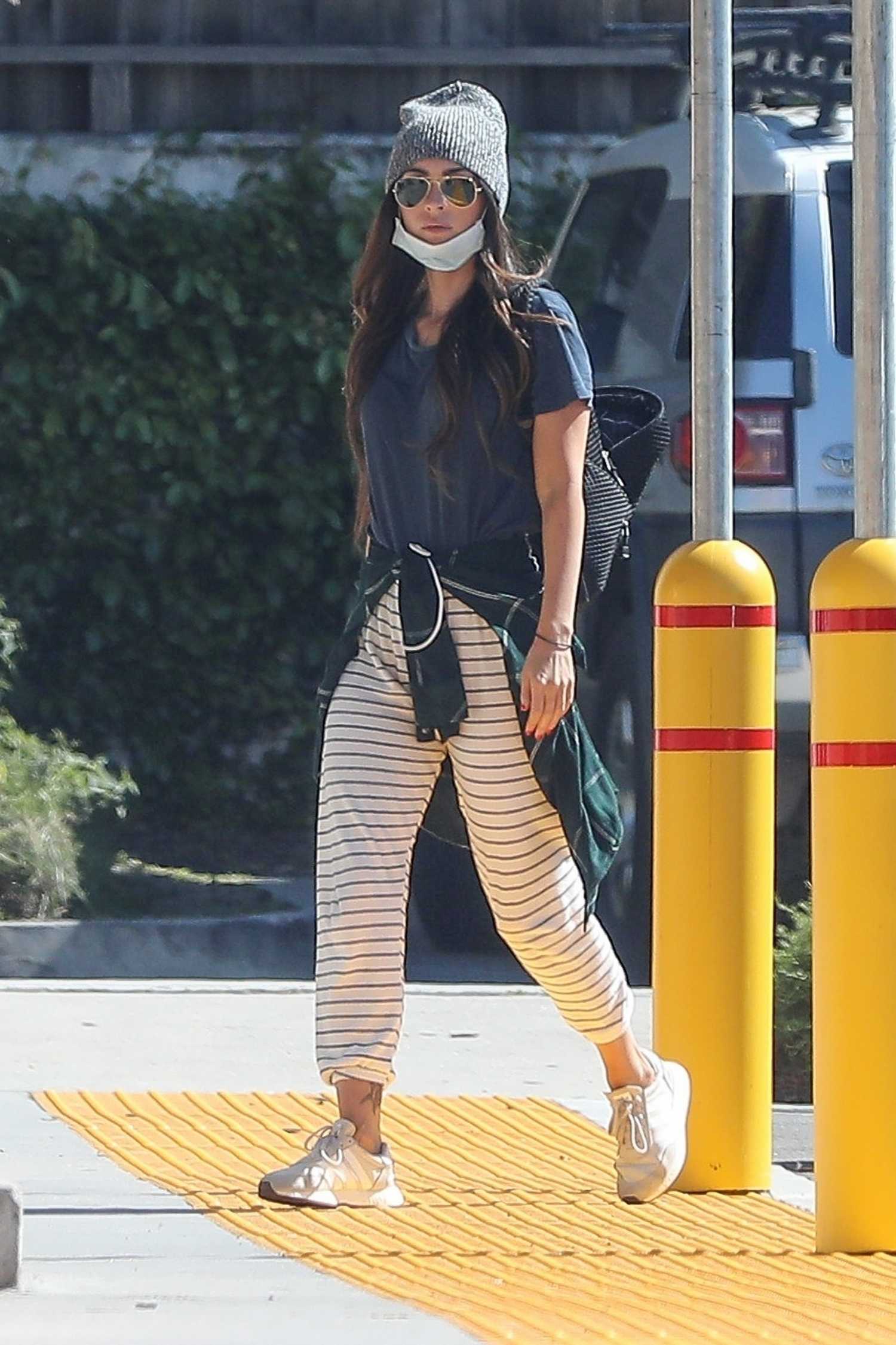 Megan_Fox_-_At_CVS_Pharmacy_in_Woodland_Hills_04152020-04.jpg