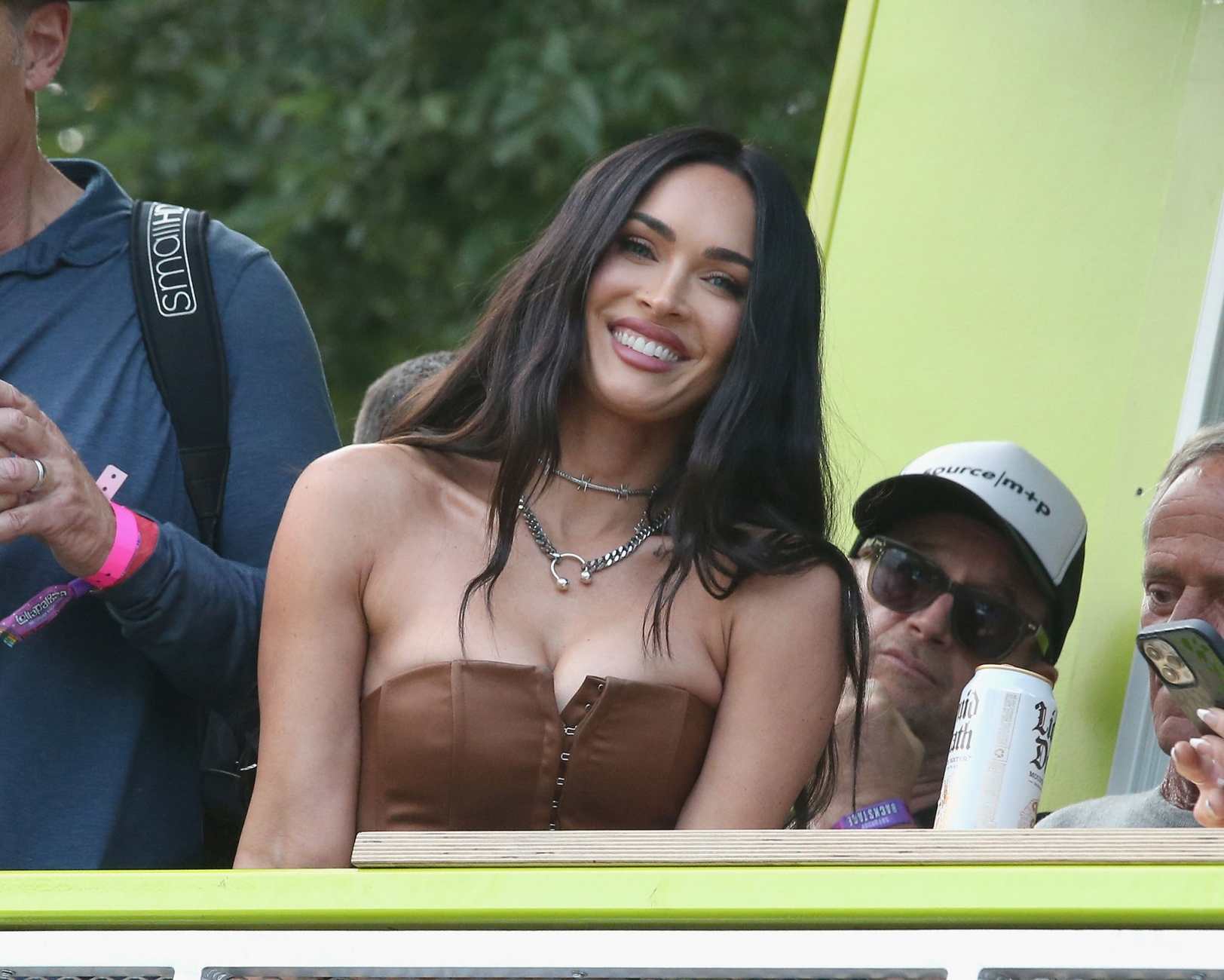 Megan_Fox_-_Attends_Day_3_of_Lollapalooza_in_Chicago_July_312C_2021_00001.jpg