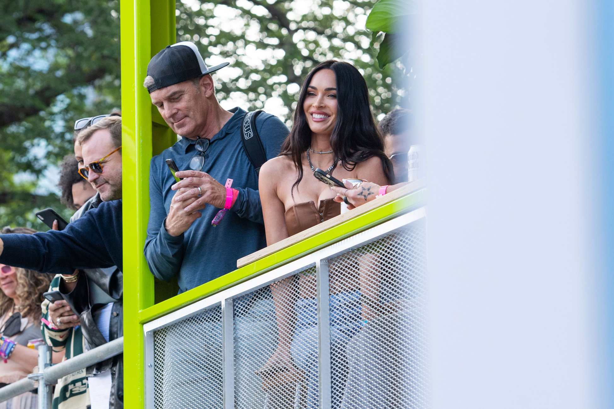 Megan_Fox_-_Attends_Day_3_of_Lollapalooza_in_Chicago_July_312C_2021_00013.jpg
