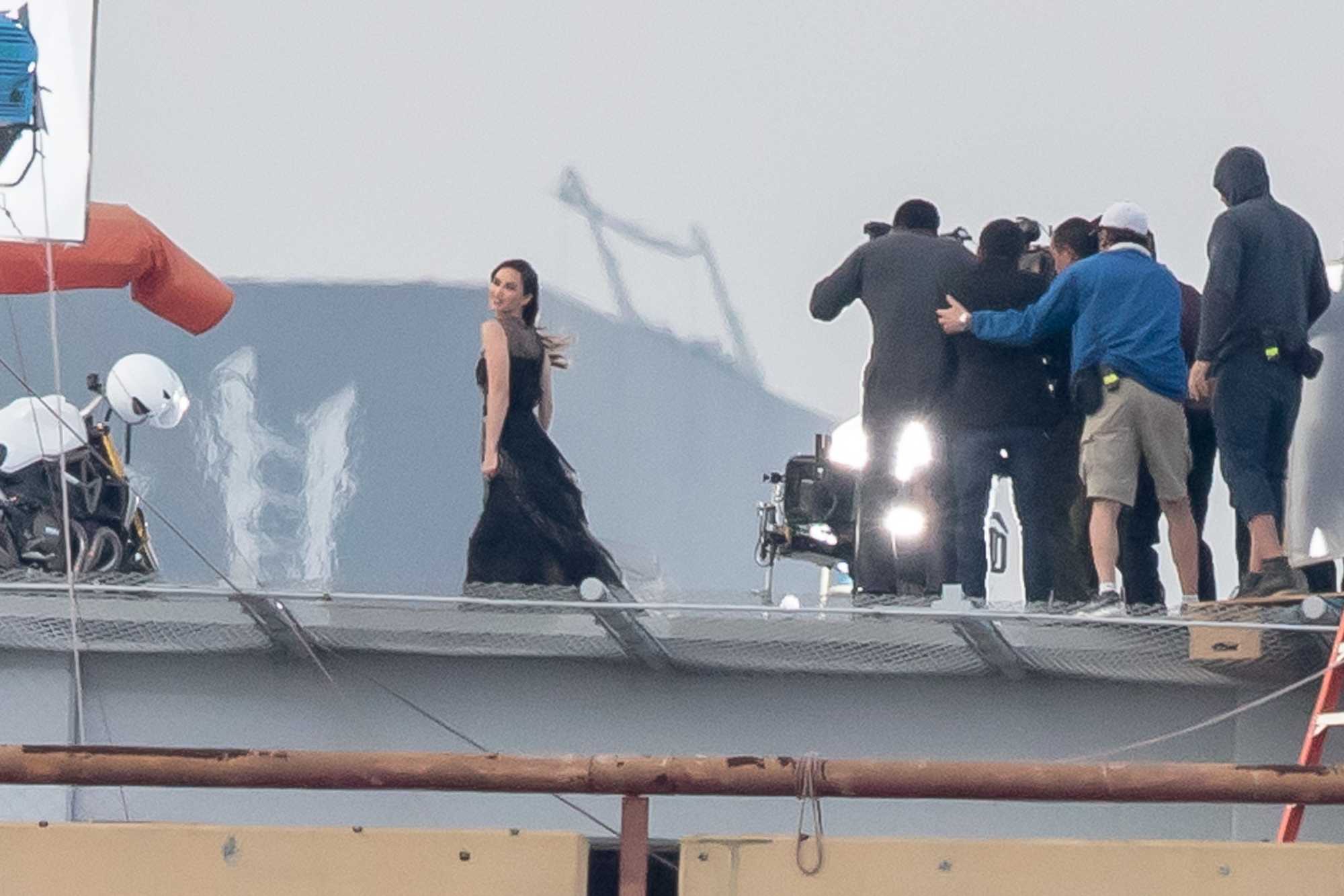 Megan_Fox_-_Filming_on_a_rooftop_in_Los_Angeles_on_May_31-05.jpg