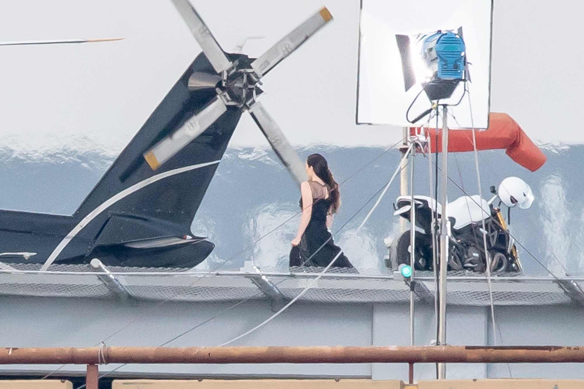 Megan_Fox_-_Filming_on_a_rooftop_in_Los_Angeles_on_May_31-09.jpg