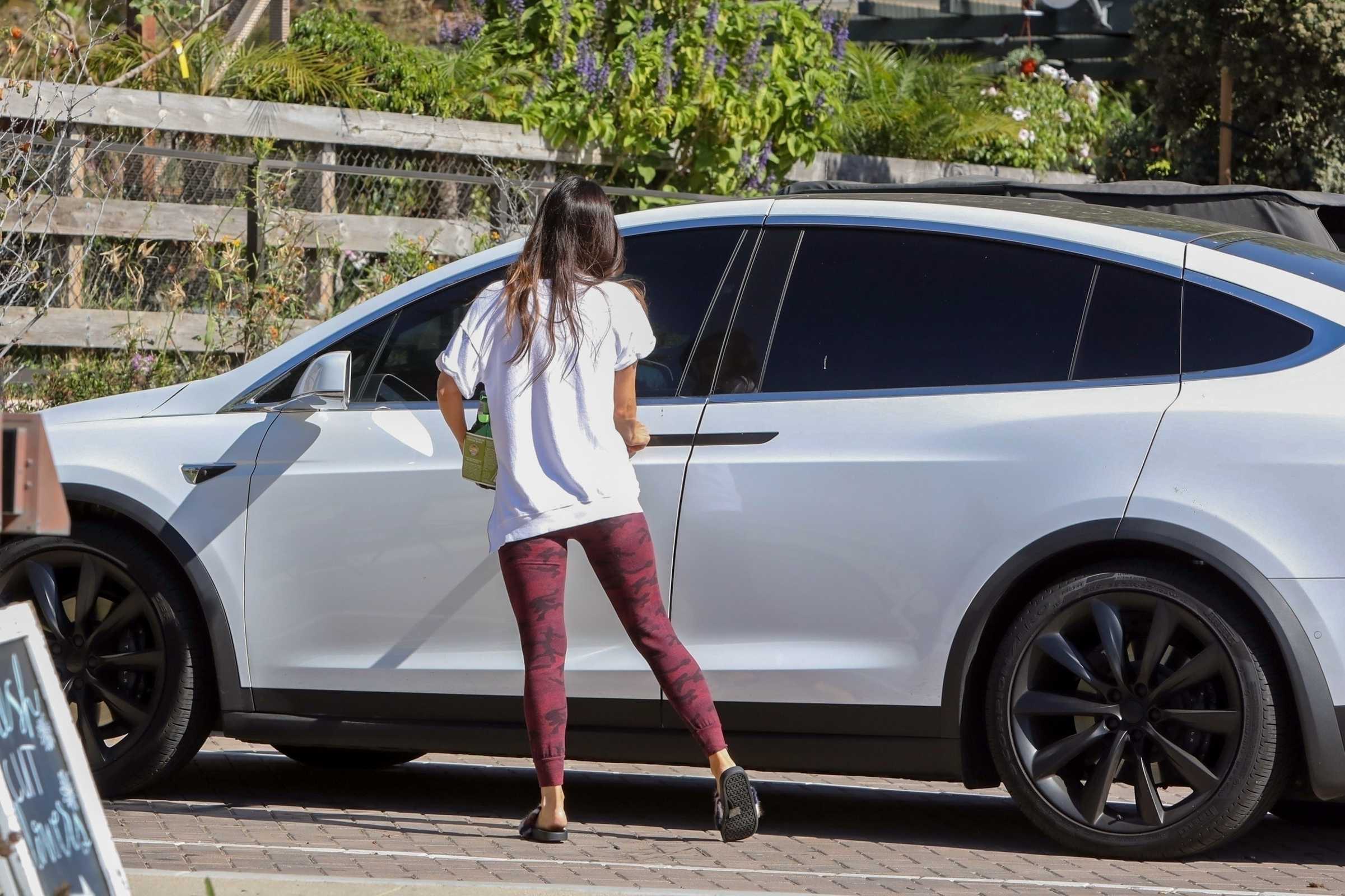 Megan_Fox_-_In_Malibu2C_CA_on_November_4-11.jpg