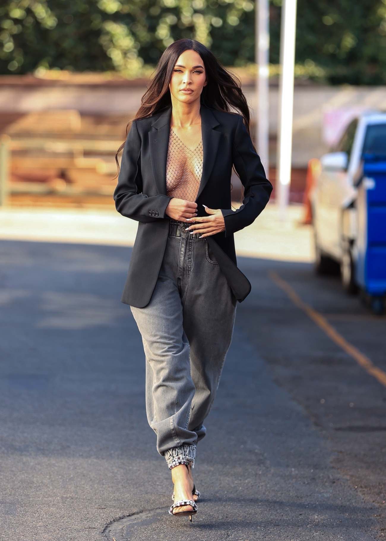 Megan_Fox_-_Leaving_a_photoshoot_In_Los_Angeles2C_California__06112021_06.jpg
