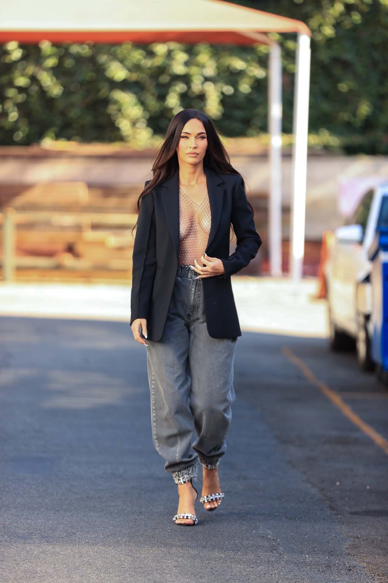 Megan_Fox_-_Leaving_a_photoshoot_In_Los_Angeles2C_California__06112021_07.jpg