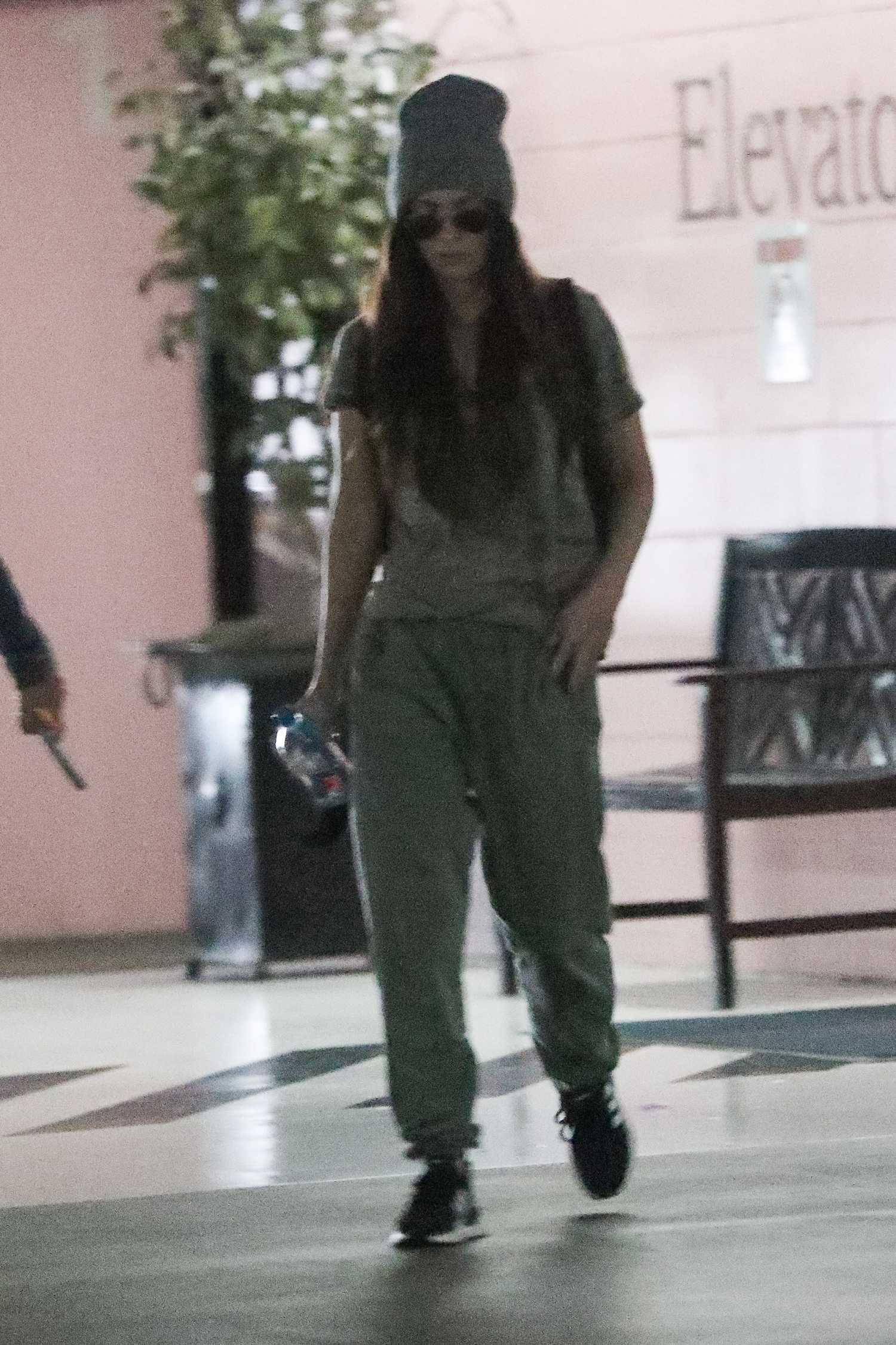 Megan_Fox_-_Leaving_medical_building_in_Beverly_Hills2C_California__05132020-01.jpg