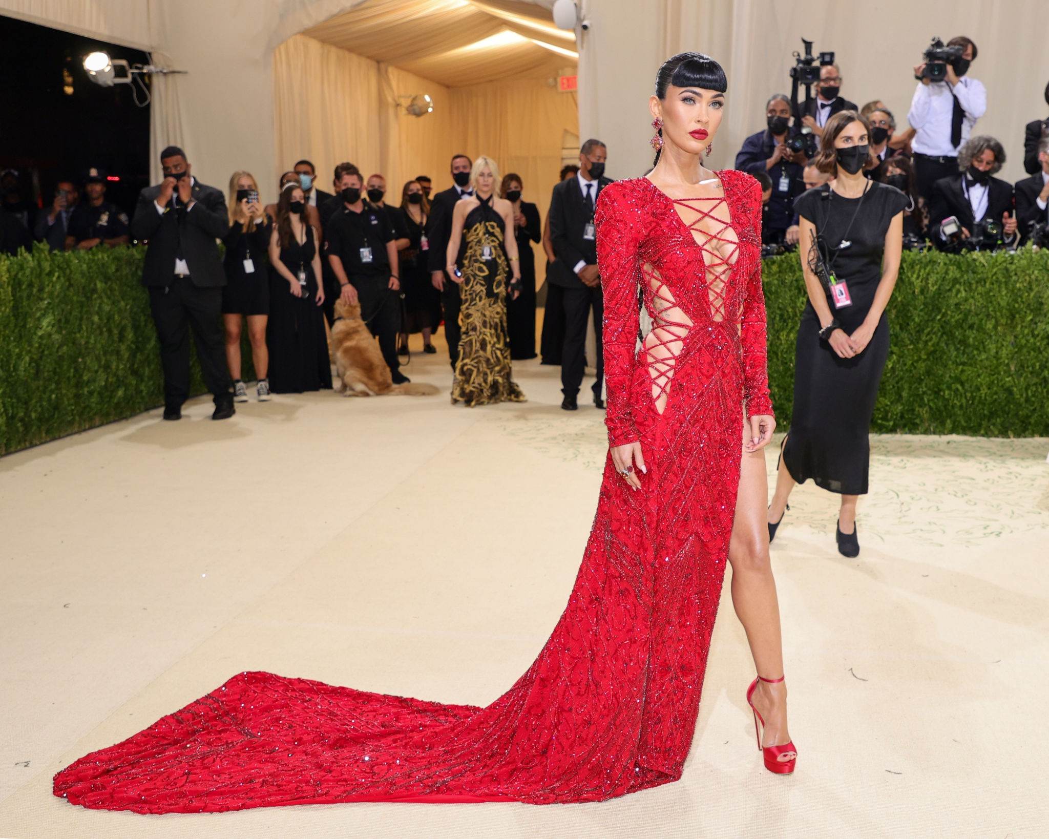 Megan_Fox_-_Met_Gala_Celebrating_In_America_A_Lexicon_Of_Fashion__09132021_00006.jpg