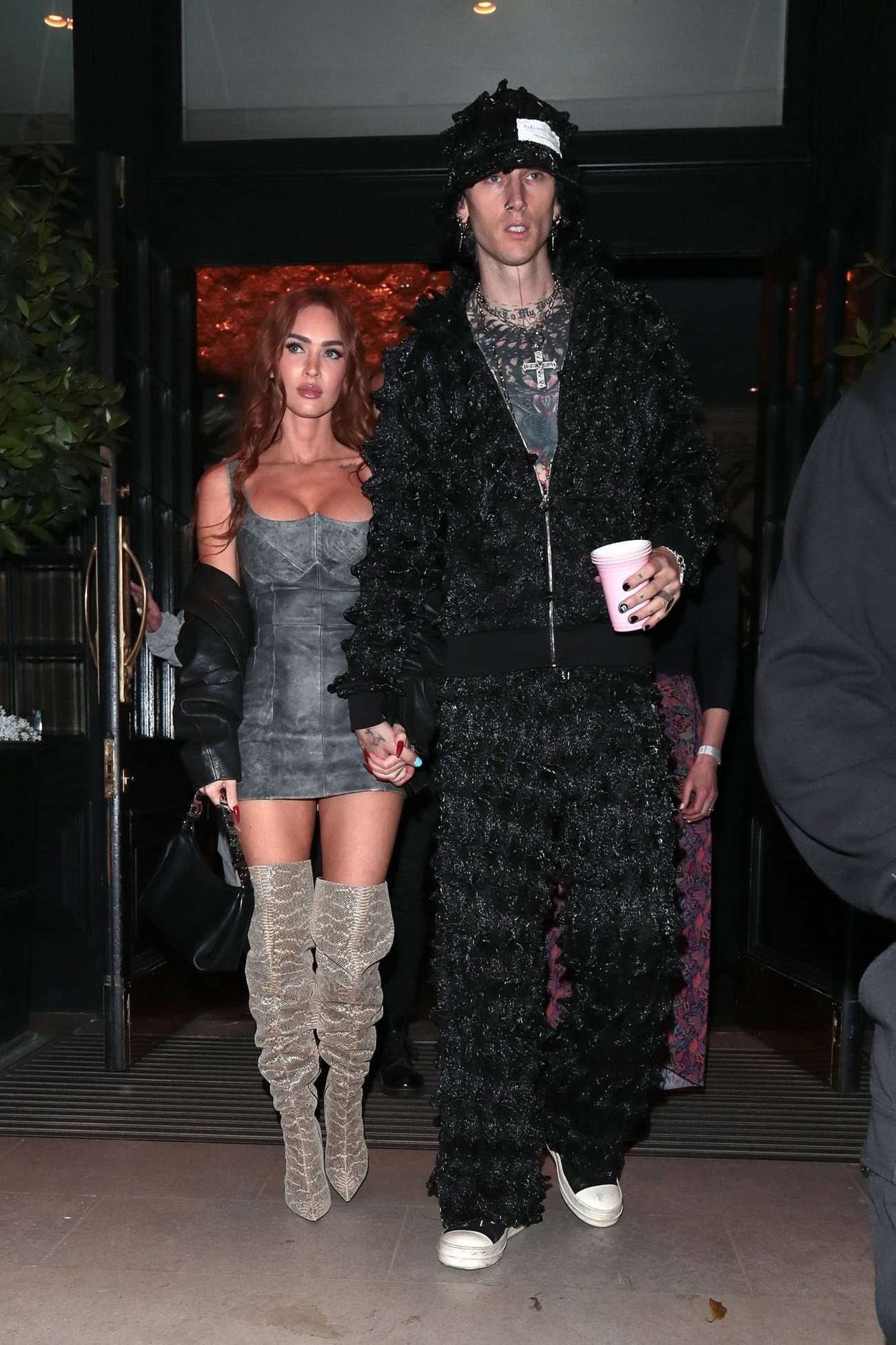 Megan_Fox_-_Out_in_London_May_312C_202302.jpg