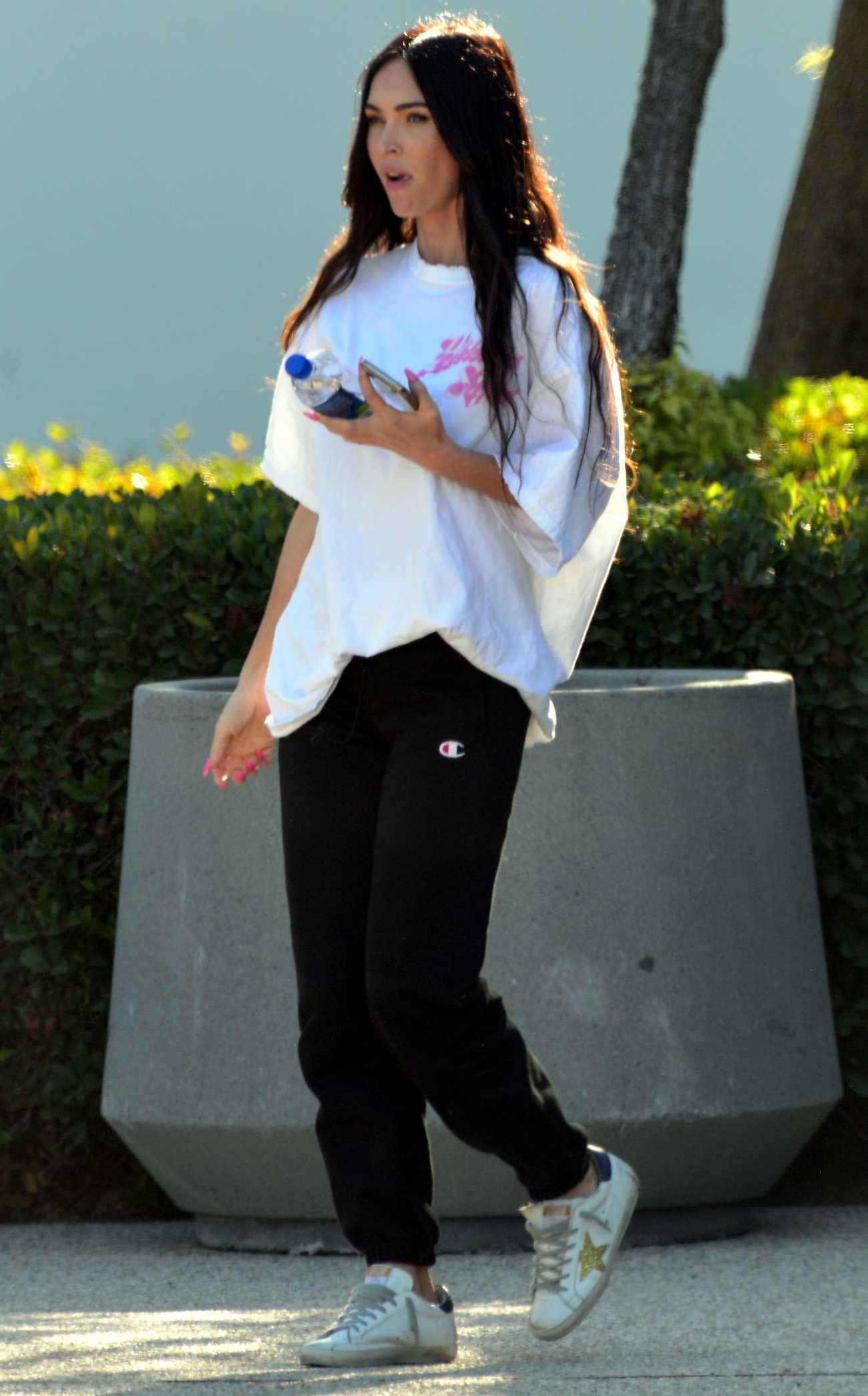 Megan_Fox_-_Out_in_Los_Angeles_June_42C_2021_03.jpg