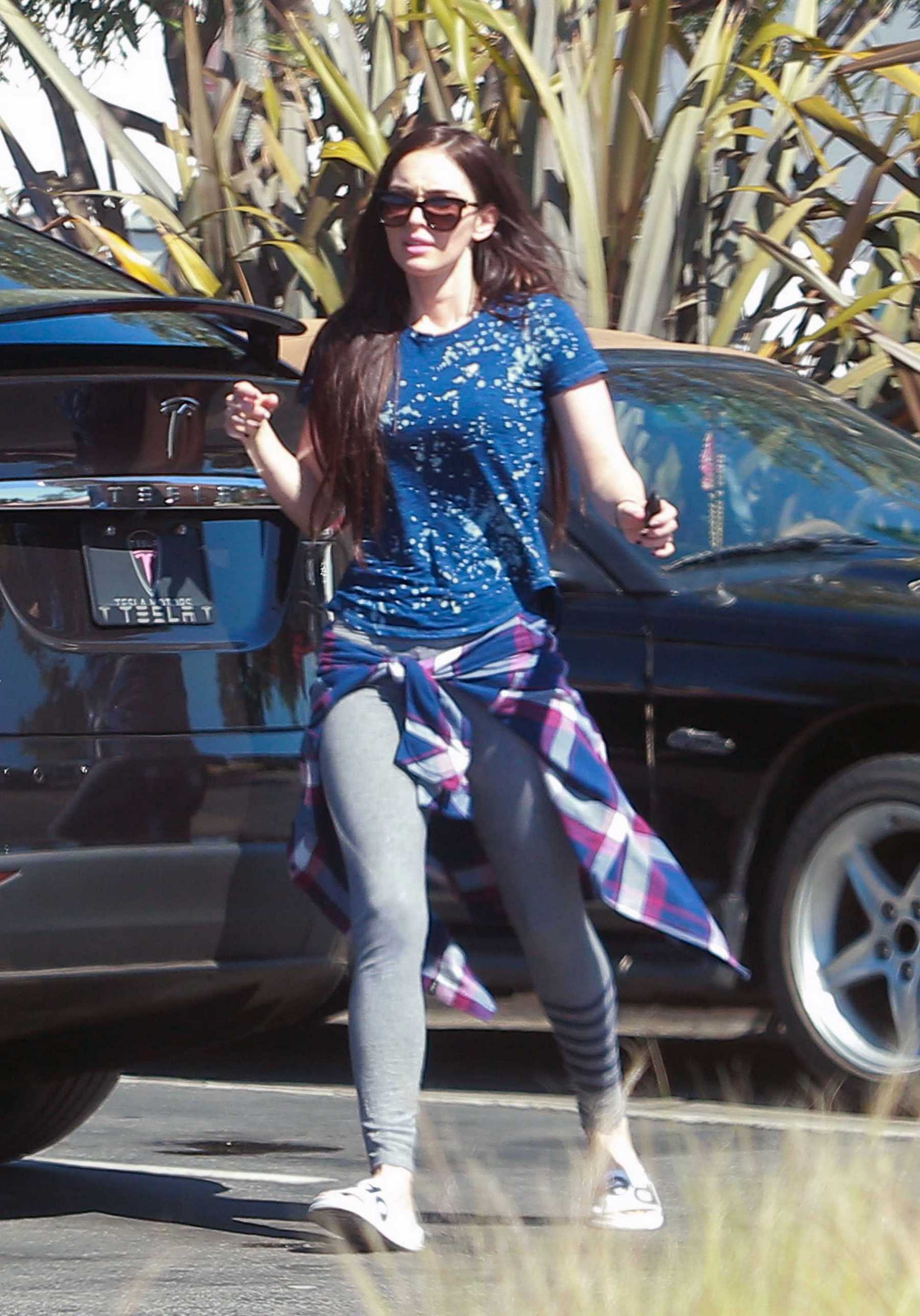 Megan_Fox_-_Out_in_Los_Angeles_on_April_2-03.jpg