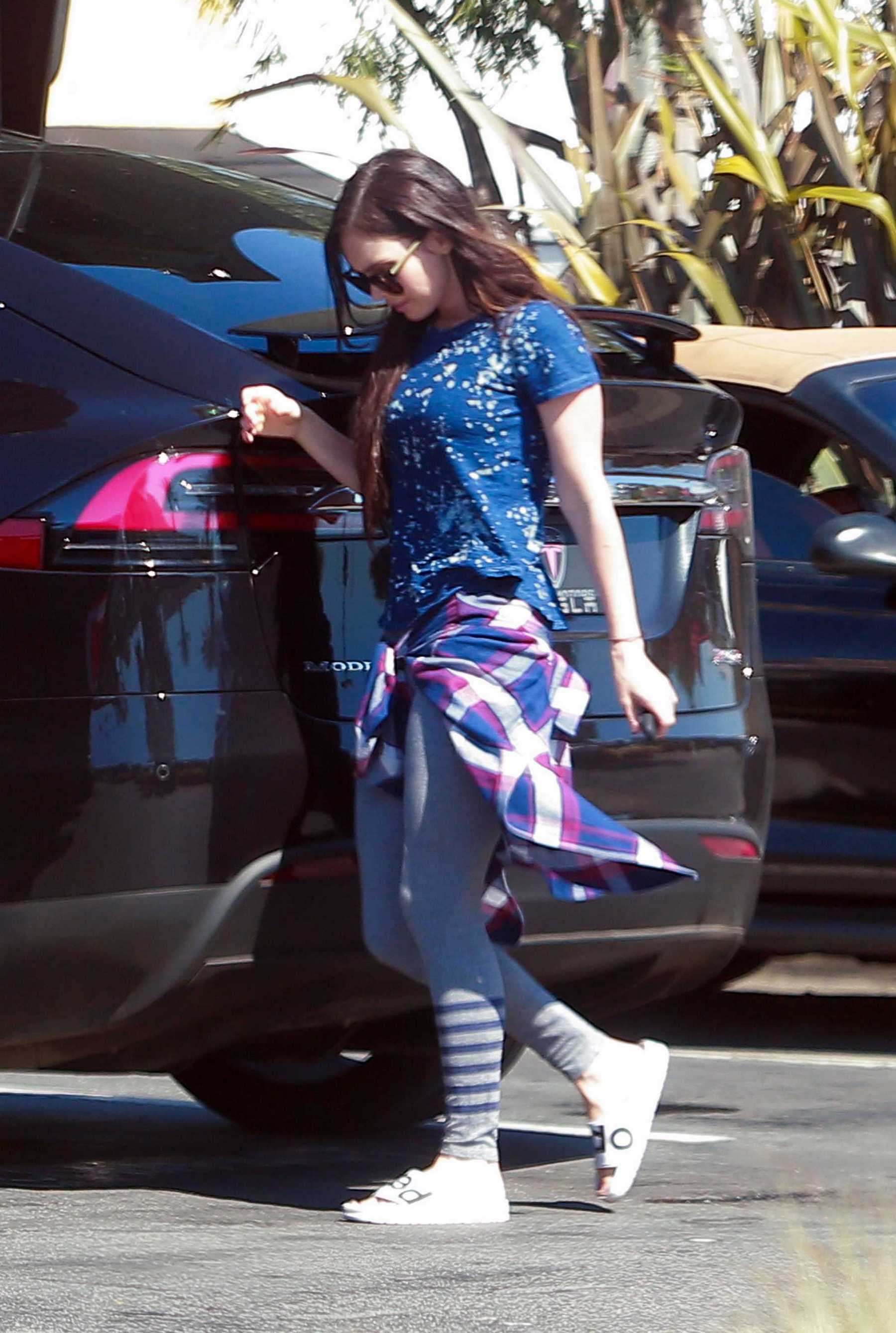 Megan_Fox_-_Out_in_Los_Angeles_on_April_2-05.jpg