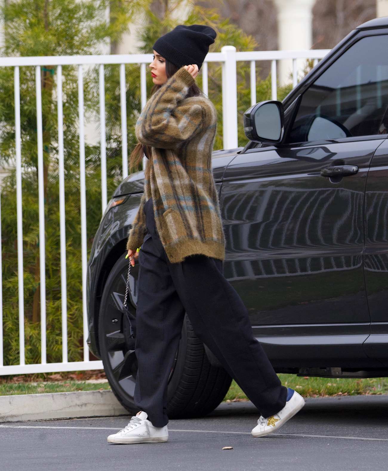 Megan_Fox_-_Spotted_in_Calabasas_February_222C_2021_07.jpg
