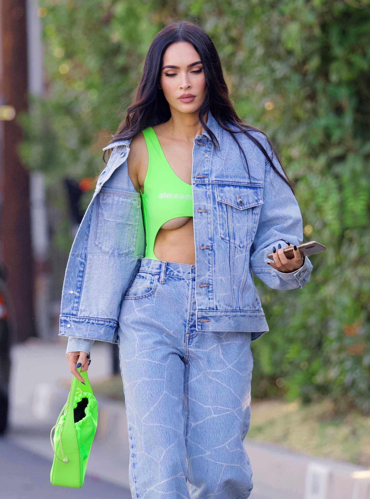 Megan_Fox_-_Visiting_a_friend_in_Brentwood2C_CA_August_292C_2021_00001.jpg