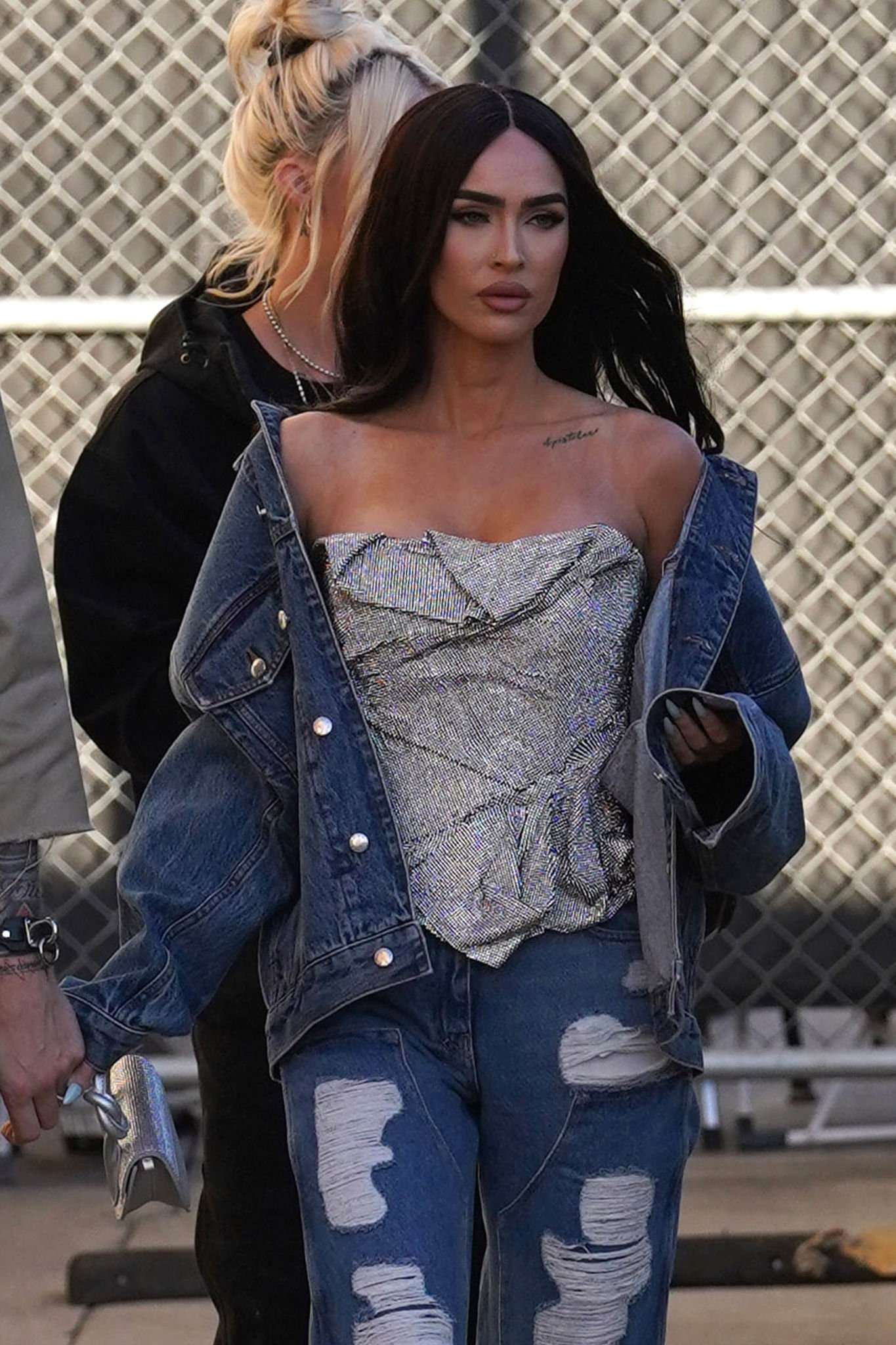 Megan_Fox_-___MGK_hold_hands_as_they_walk_into_the_Jimmy_Kimmel_Live_studios_in_Hollywood2C_California__1207202201.jpg