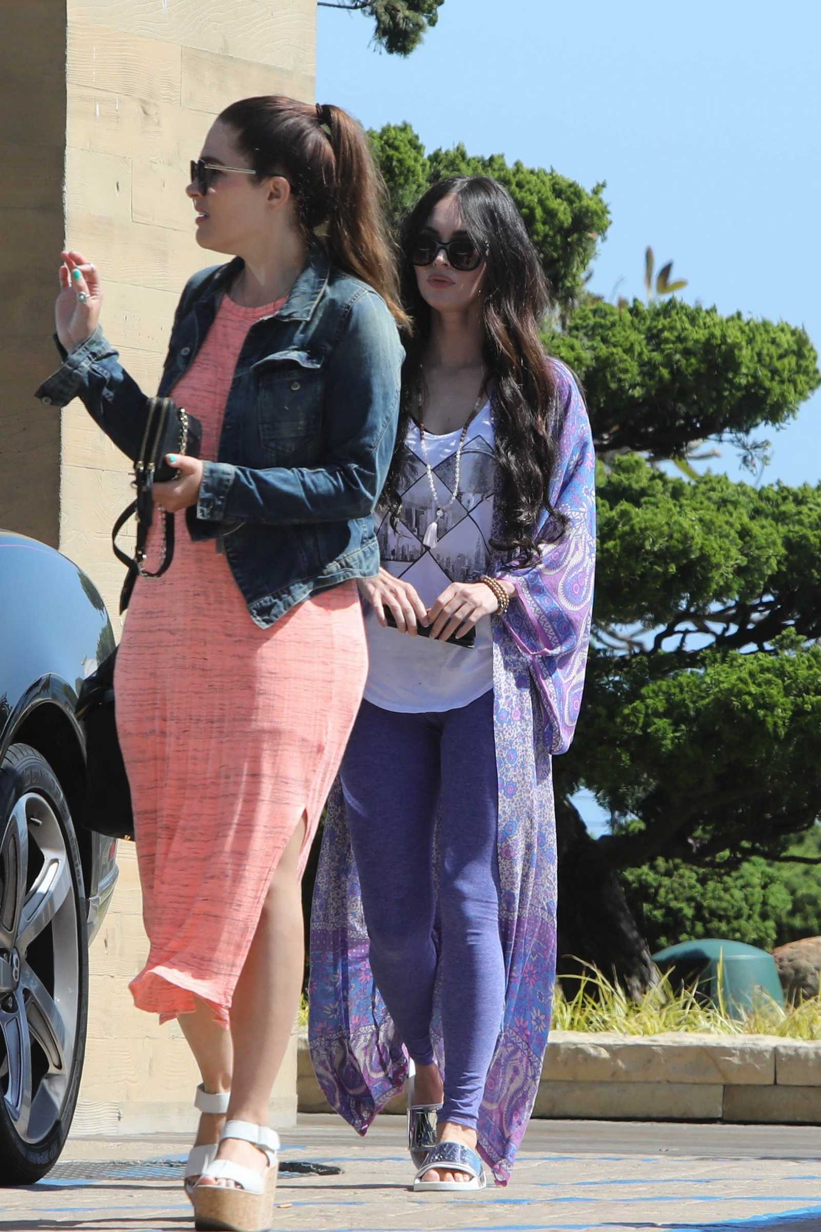 Megan_Fox_-_at_Nobu_in_Malibu_on_May_16-07.jpg