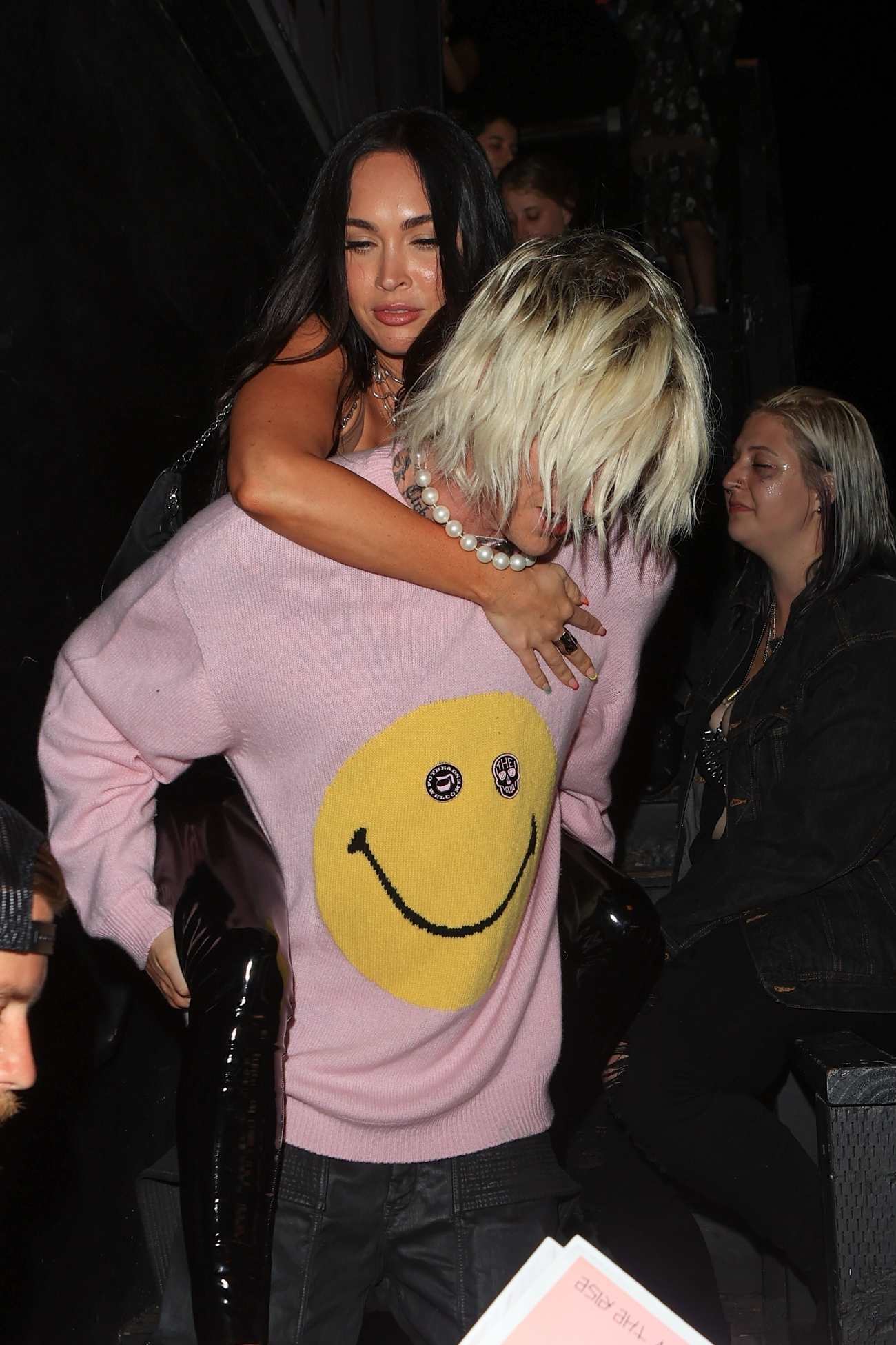 Megan_Fox_-_seen_leaving_Yung_Blud_concert_with_MGK_in_Los_Angeles2C_California__06252021_05~0.jpg