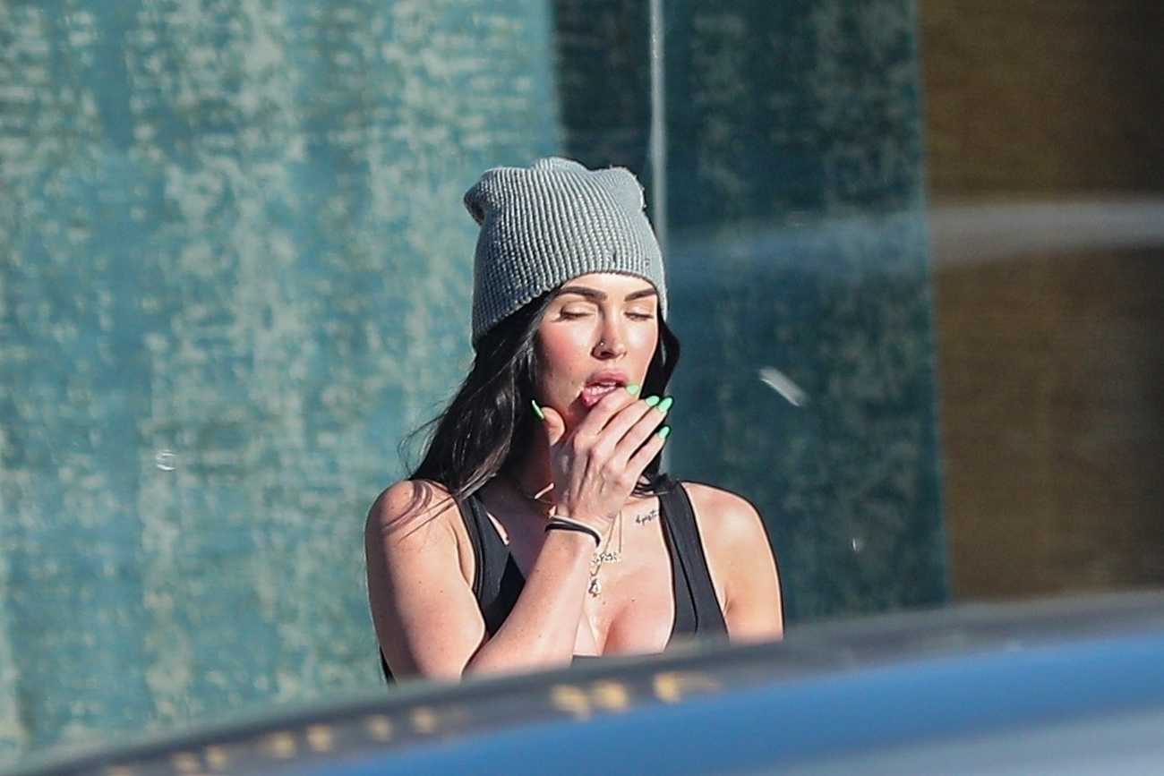 Megan_Fox_-_spotted_leaving_Elite_Aesthetics_medical_spa_in_Los_Angeles2C_California__0217202200009.jpg