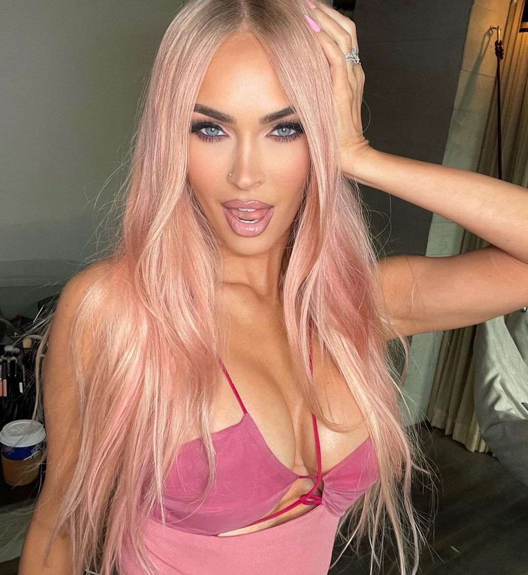 Megan_Fox_Instagram_284229.jpg