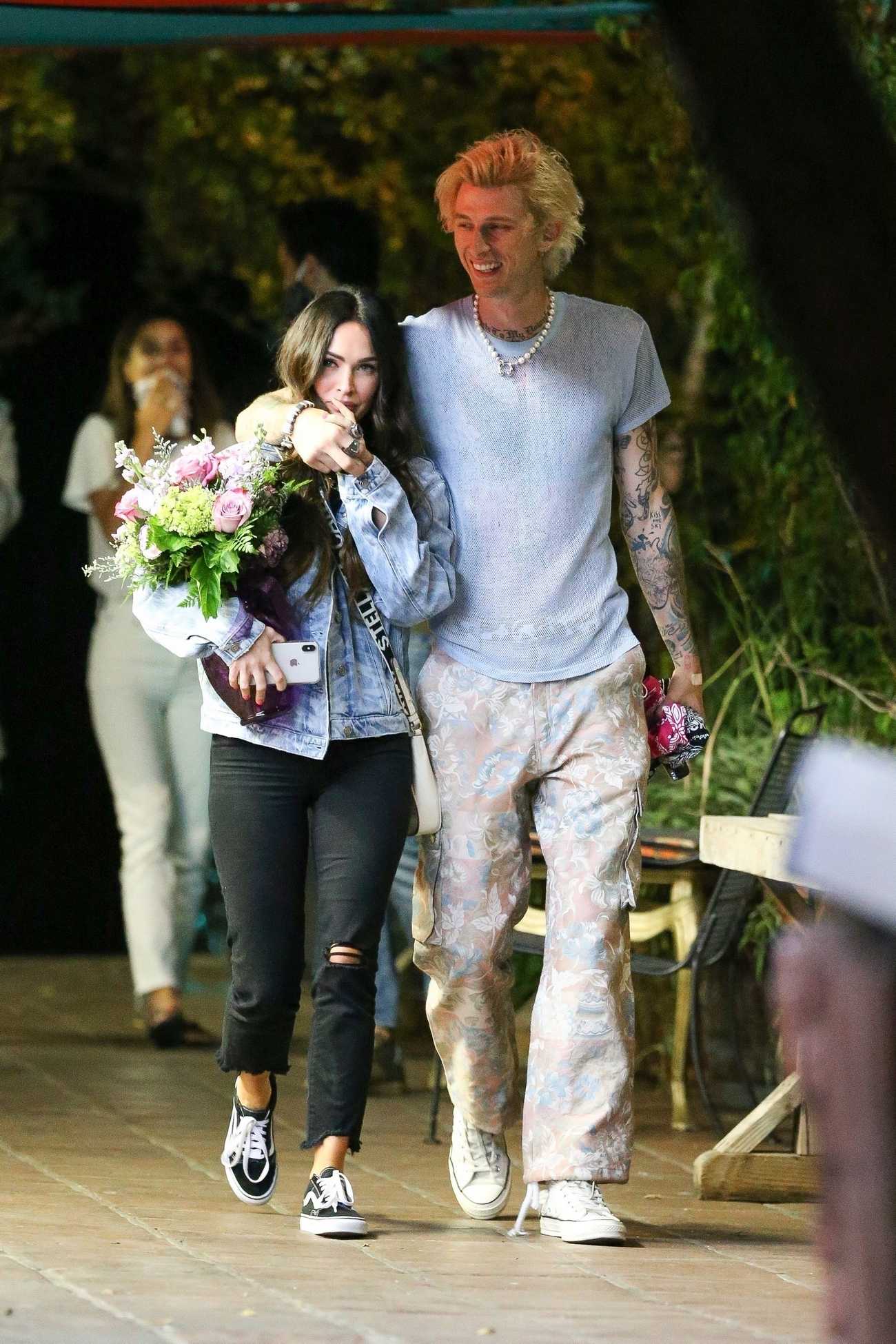 Megan_Fox___Machine_Gun_Kelly_-_At_the_romantic_dinner_date_in_Hollywood_09292020-02.jpg