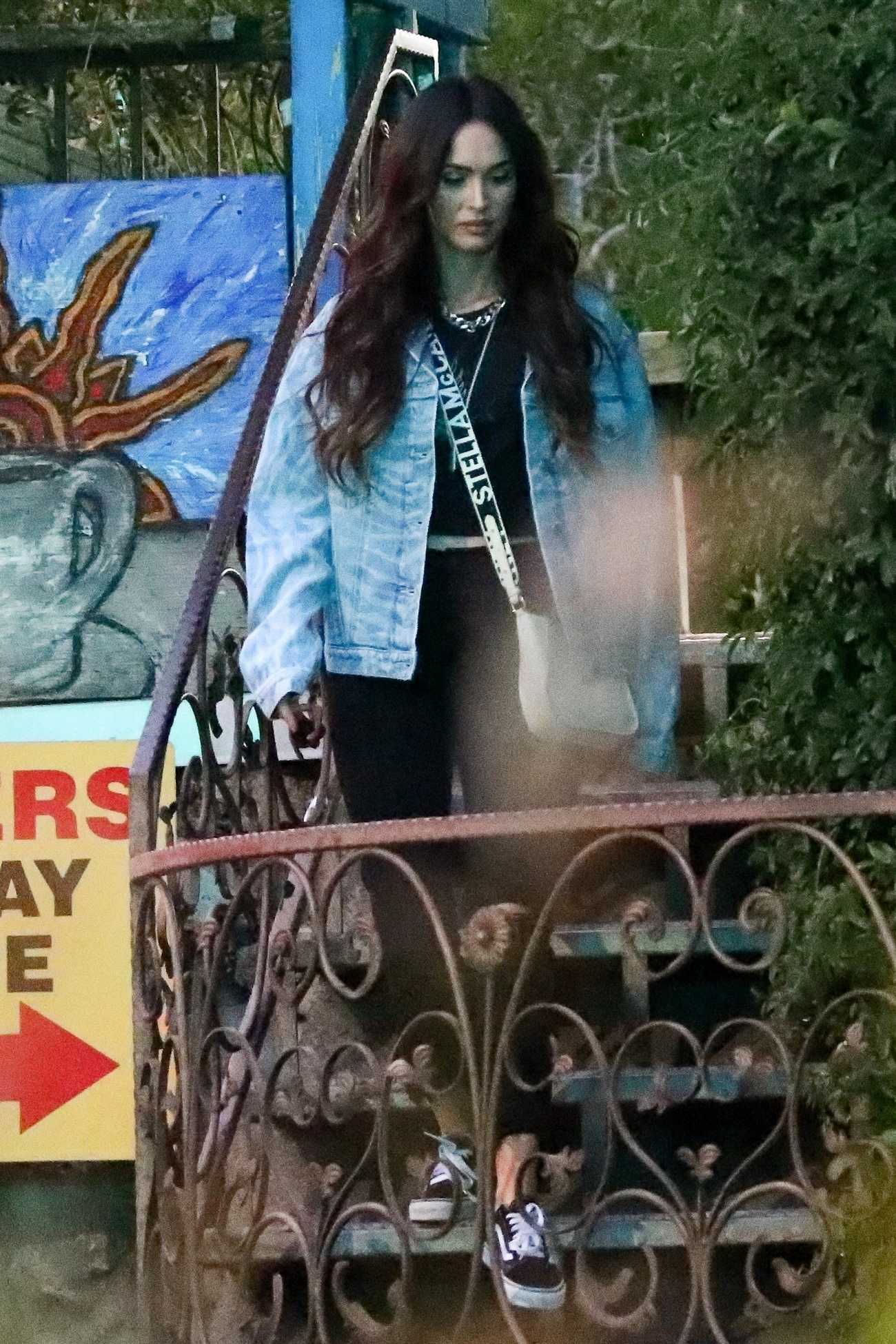 Megan_Fox___Machine_Gun_Kelly_-_At_the_romantic_dinner_date_in_Hollywood_09292020-09.jpg