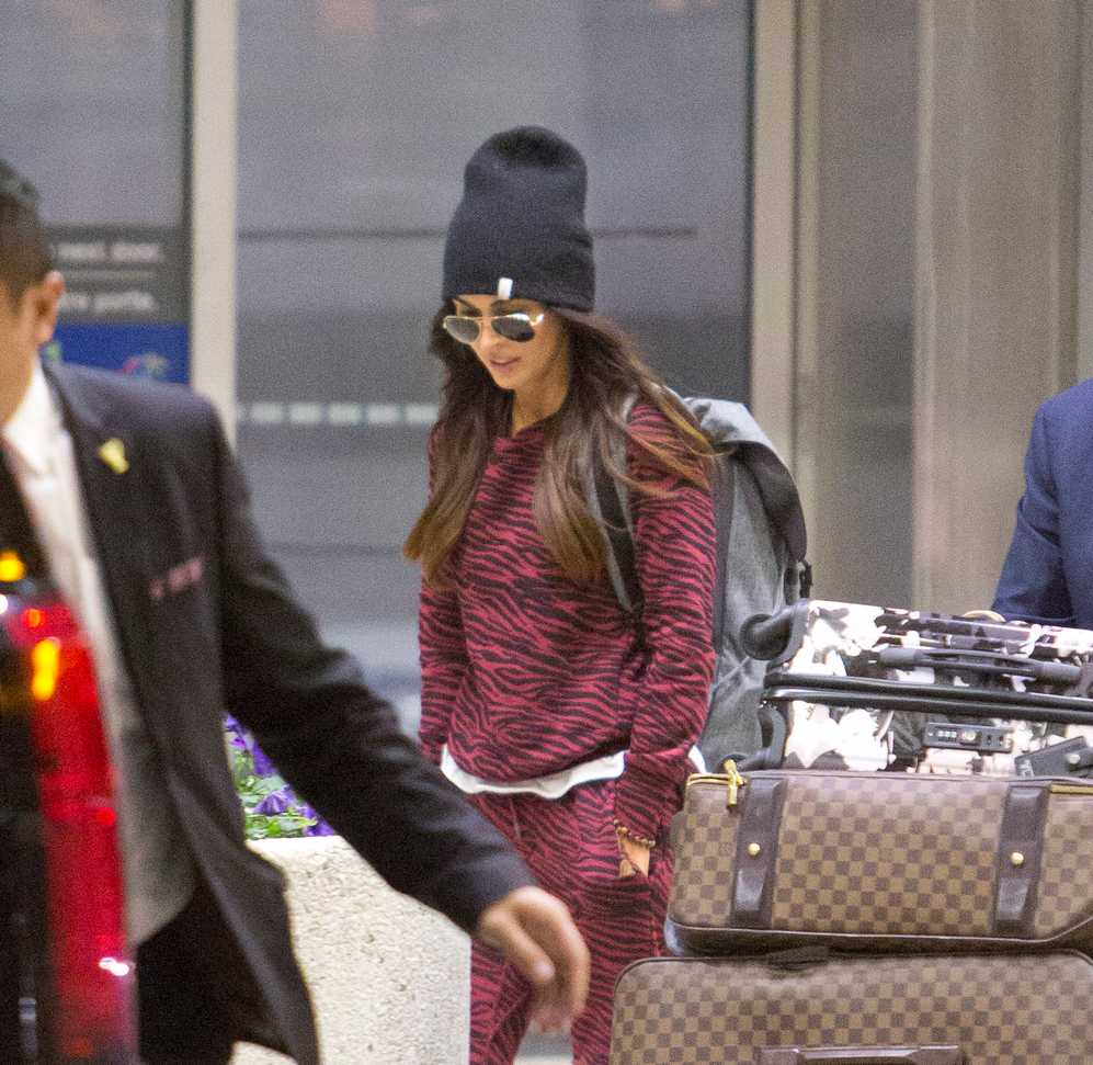 arrives_in_Toronto_to_begin_working_on_her_new_film_Big_Gold_Brick_May_22-02.jpg