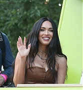 Megan_Fox_-_Attends_Day_3_of_Lollapalooza_in_Chicago_July_312C_2021_00003.jpg