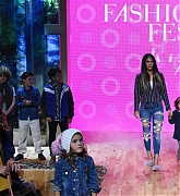 Megan_Fox_-_Fashion_Fest_Kids_AutumnWinter_2017_at_Fronton_Mexico_on_September_7-01.jpg