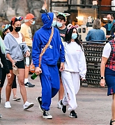 Megan_Fox_-_Spends_the_day_with_friends_and_family_at_Disneyland_in_Anaheim2C_CA_June_32C_2021_07.jpg